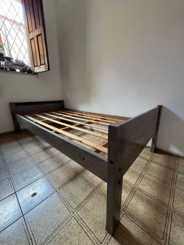 Base de madeira para cama solteiro