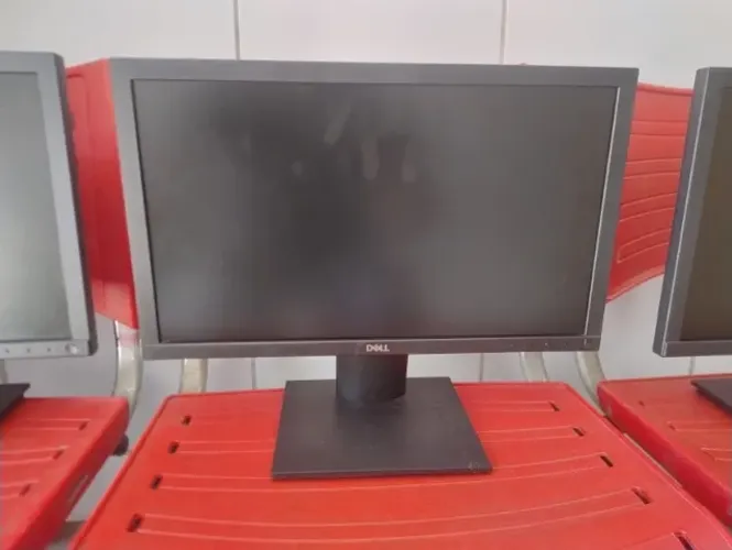 Monitor Dell 19 Polegadas Led, Qualidade HD Vga e DisplayPort.