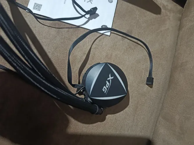 Vendo Walter cooler xpg mais controladora xpg acompanha todos acessórios