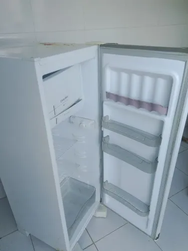 Geladeira pra vender rápido!!!!!!   