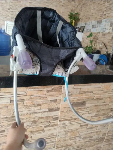 Cadeirinha suspensa de alimentação