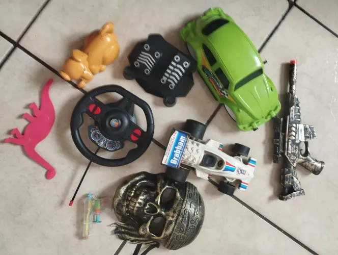 Brinquedos variados 