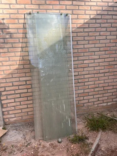 Vidro de box L sem ferragens usado
