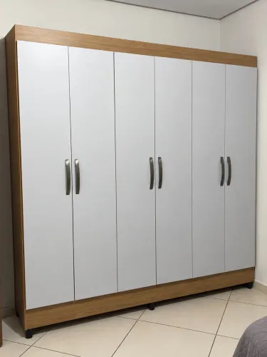 Guarda roupa semi novo