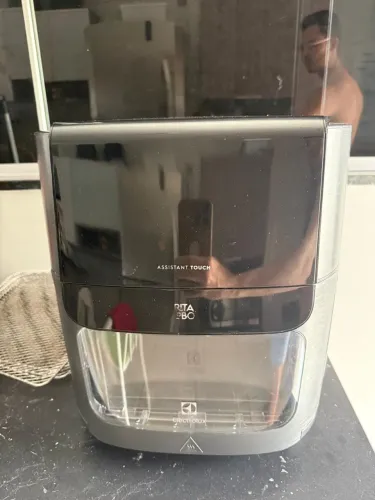 Air fryer Electrolux com espeto giratório