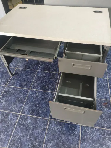 Mesa de escritório Hon importada 