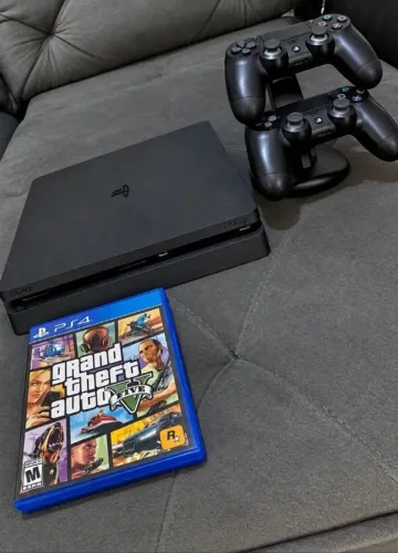 PS4 SLIM 1TB - 2 Controles + FIFA