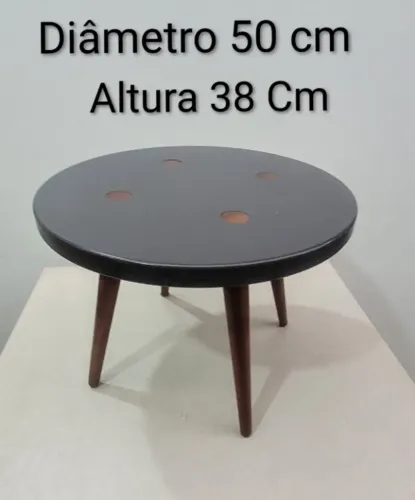 MESINHA LATERAL REDONDA Ø 50cm X 38cm ALTURA-  TAMPO CINZA PÉS MADEIRA- DESIGN VINTAGE