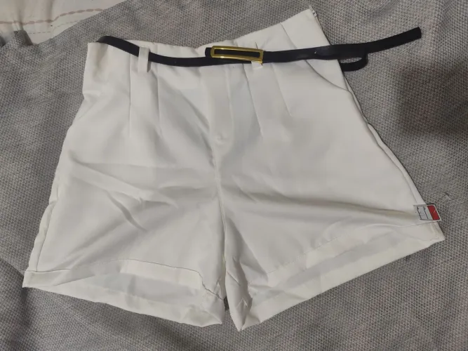 Short alfaiataria Branco com cinto Tam M - Novo 