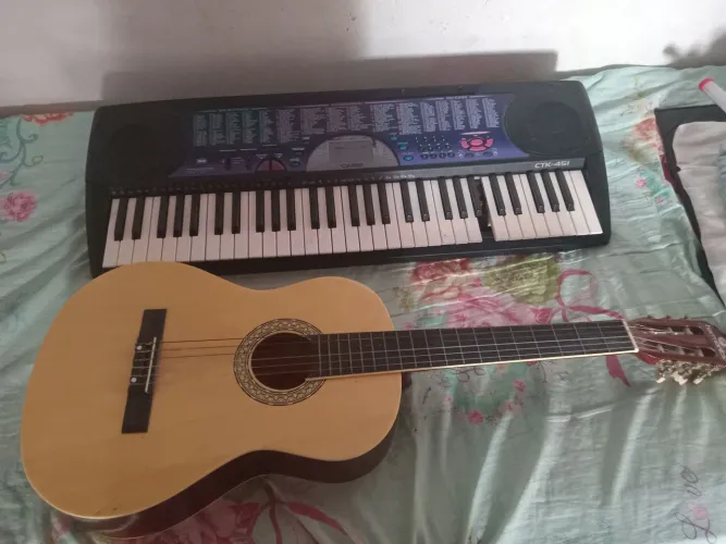 Violão e teclado 