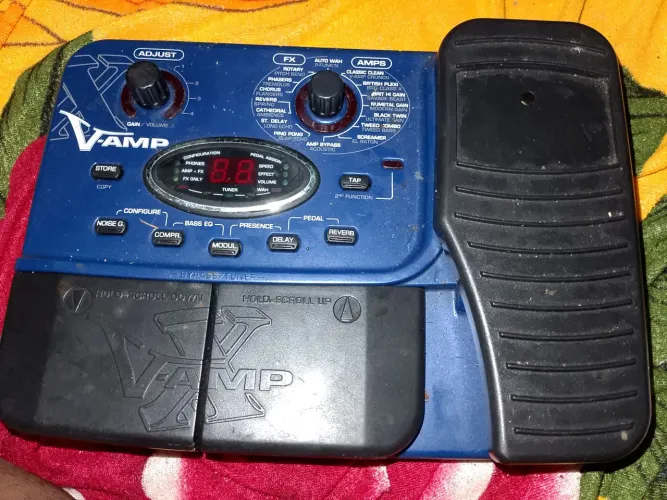 Pedaleira Behringer X-V-AMP