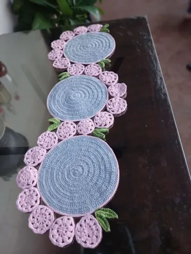 Trilho de mesa em Crochê 1,20m
