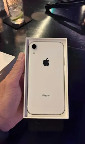 iPhone XR branco 128 GB