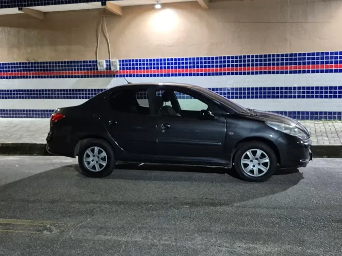 Peugeot 207 Sedan Passion XR 1.4 Flex 8V 4P 2011
