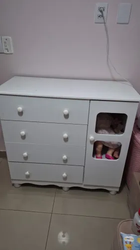 Vende-se Cômoda para quarto de bebê 
