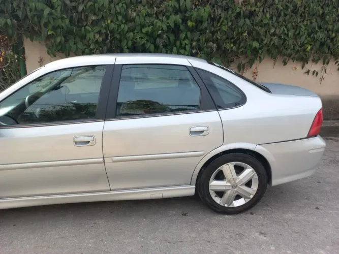 Chevrolet Vectra CD 2.2 16V / 2.0 16V Mec./aut. 2004