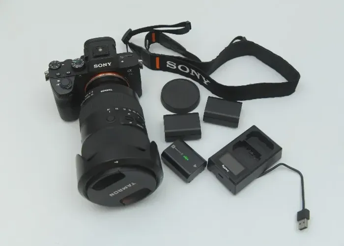 Kit Profissional Sony A7 III Full Frame + Lente Tamron 35-150mm f/2-2.8 Di III VXD