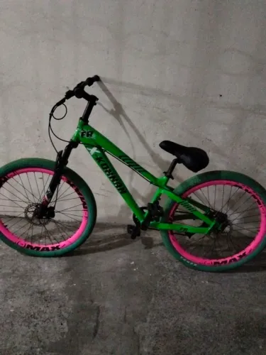 Bicicleta konnan com cubo K7 e freio da Shimano m446 malaysa