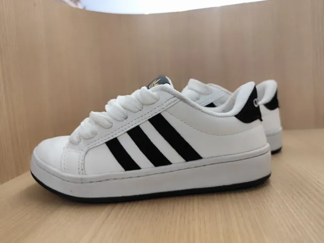 Tênis Adidas 
