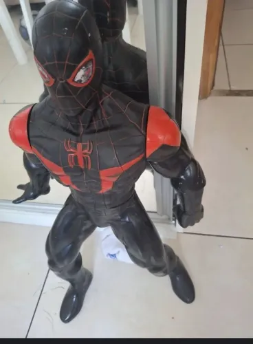 Boneco gigante homem aranha mile morles articulado com 55 cm usado