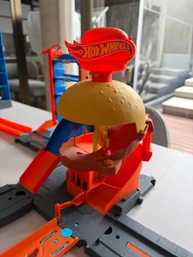 Hot Wheels City Burger Drive Thru