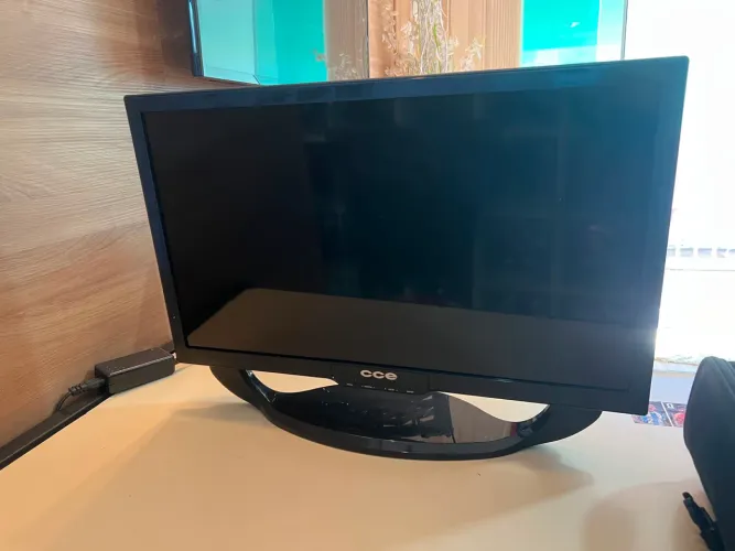 TELEVISÃO CCE 24? SEMI NOVA