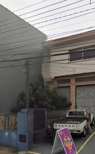 Loja na Avenida Água Fria, 745 130 m²