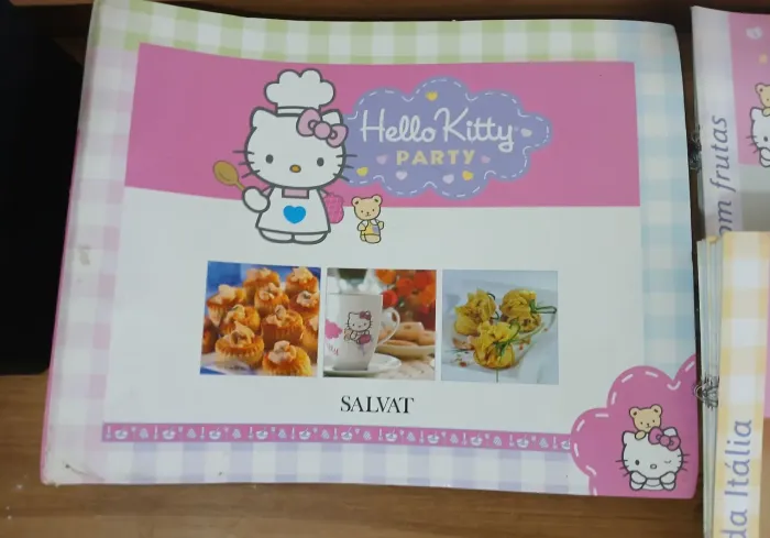 Hello Kitty 73 livros de receitas da Salvat, coleção.