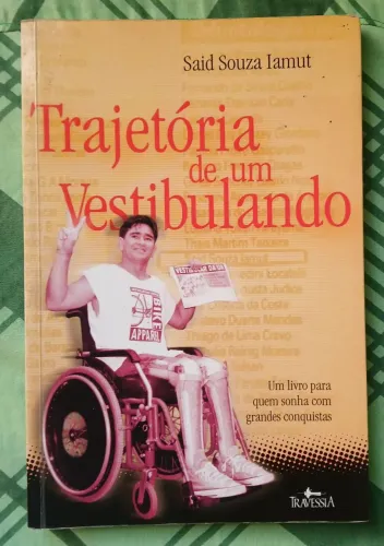 Livro usado disponível para a venda.