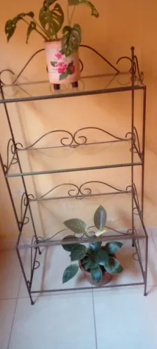 Estante decorativa ferro e vidro 