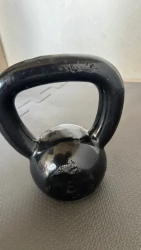 Kit Kettlebell emborrachado 8kg + par de halteres emborrachados 4kg