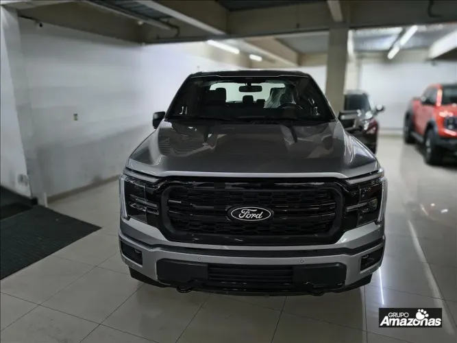Ford F-150 Lariat Black 4X4 5.0 V8 2025