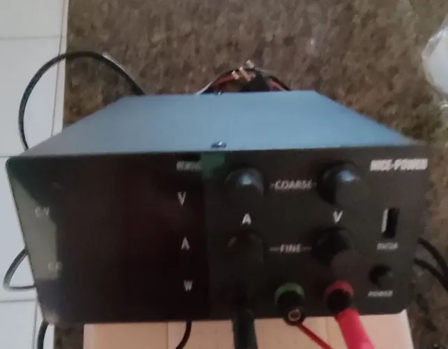 Fonte de bancada ajustável 30 volts 5 amperes Valor R$320,00