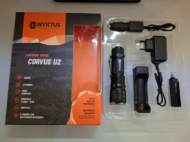 Lanterna Tática Invictus corvo U2 300 lúmens