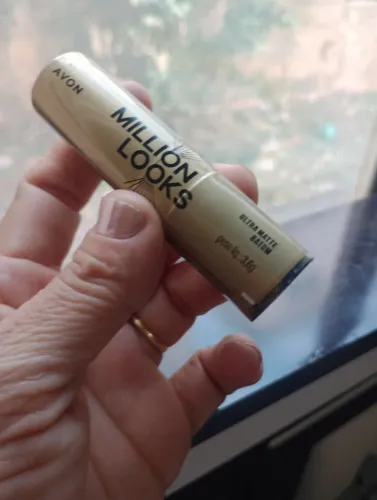 Batom ultra matte Avon Million Looks nude terracota