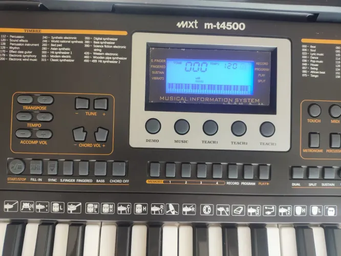 Vendo um teclado musical
