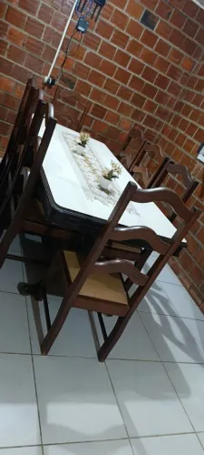 Mesa com 8 cadeiras 