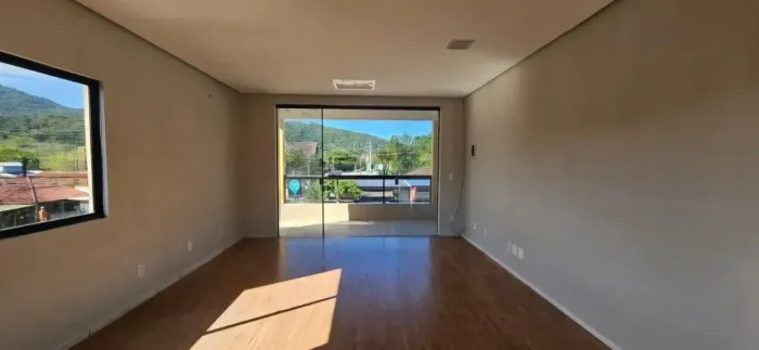 Sala Comercial para Alugar no Rio Tavares | 30m² | Estacionamento | Florianópolis