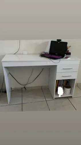 Escrivaninha branca