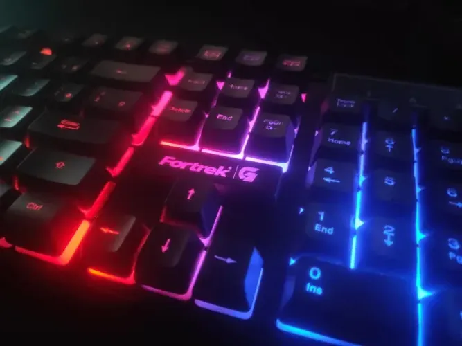 Teclado Fortrek Blackfire RGB Rainbow