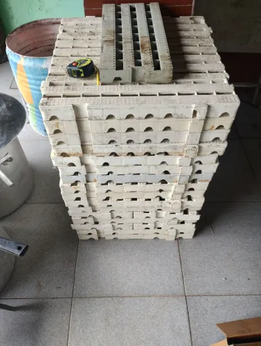 16 Paletes de Plástico Branco 50x50x25