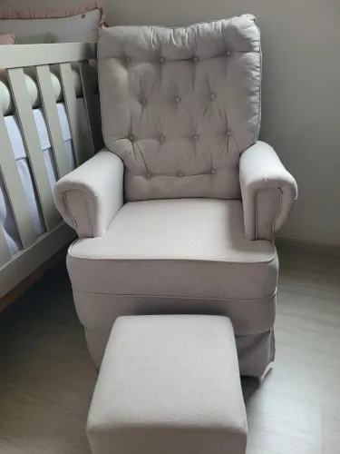 POLTRONA AMAMENTAÇÃO COM PUFF