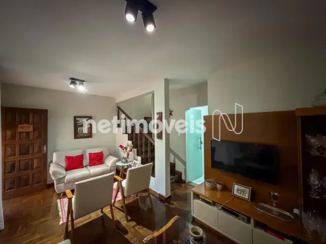 Excelente Casa geminada com 3 quartos (1 suíte) Bairro Dona Clara
