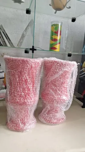 Par de Vasos vermelho em ótimo estado .