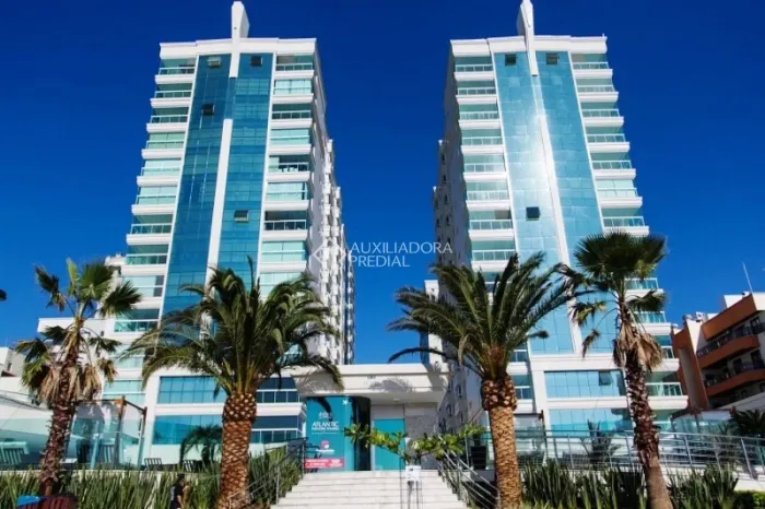 Luxuoso apartamento em Meia Praia, Itapema