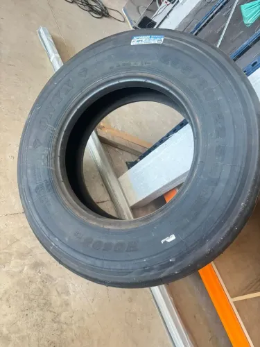 Pneu caminhão 295/80 R22