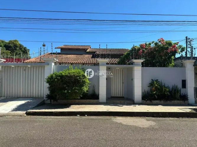 Casa à venda, 3 quartos (sendo 2 suítes), 2 vagas, Bosque - Rio Branco/AC