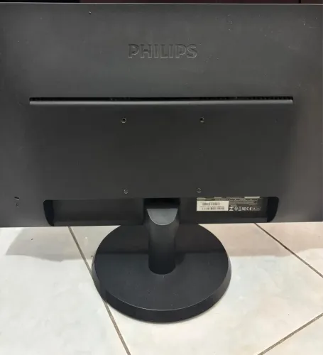 Monitor Philips 223V5LHS82/57 quebrado (Não da video)