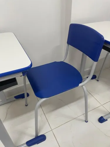 Mesa e cadeiras escolares