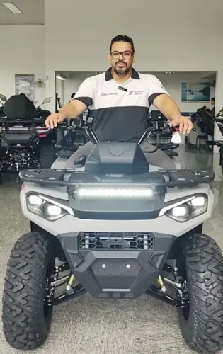 Quadriciclo a gasolina 250 CC